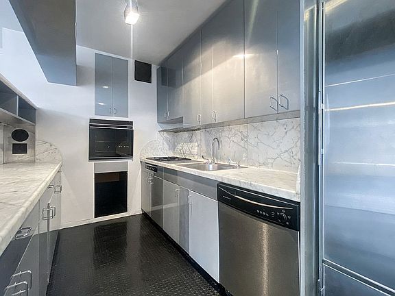 5th image of 300 E 33rd St APT 9M