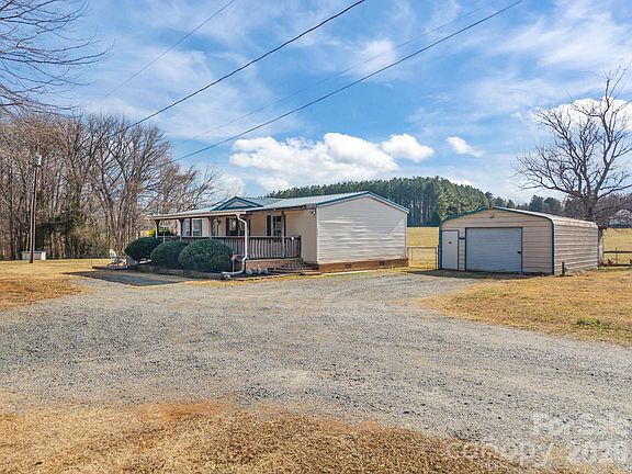 3rd image of 823 Glover Rd