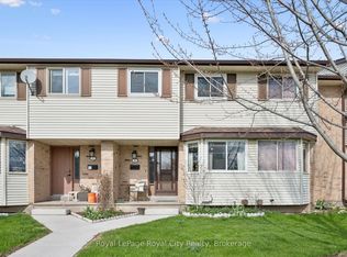 40 Silvercreek Pkwy N #30, Guelph, ON N1H 7X5