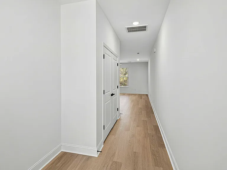Entry hall with nook for furniture piece