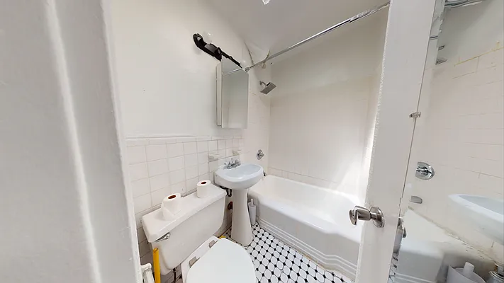 Rented by Bond New York | media 15