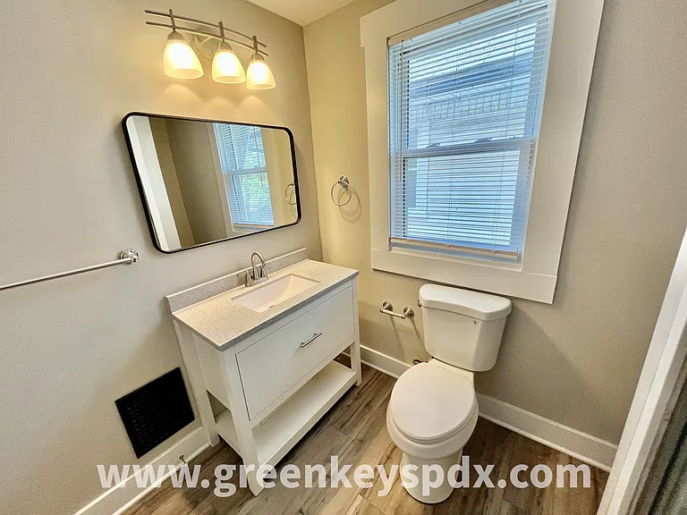 3175 N Kenwood Ave — Photo 25