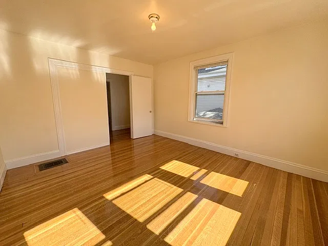 4 bed, 2200 sqft, $3,000 — Photo 3