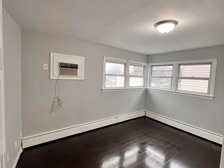 82 W 27th St — Photo 3