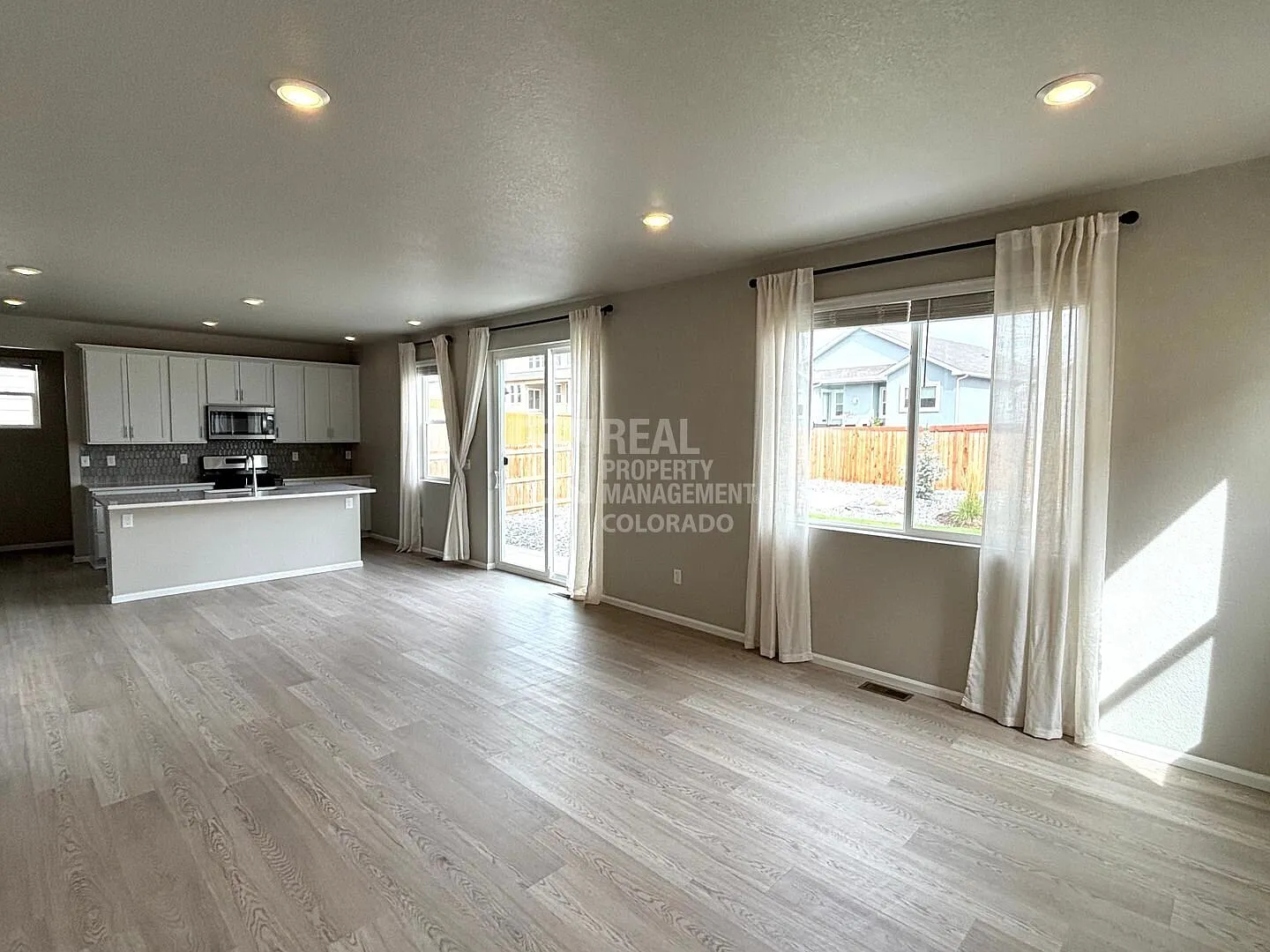 Well-Maintained 4-Bedroom Home with Loft and Fully Fenced Backyard — Photo 3