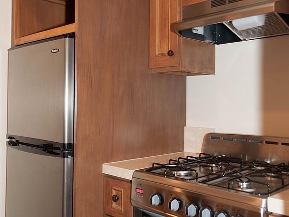 3rd image of 872 Hilldale Ave APT 3