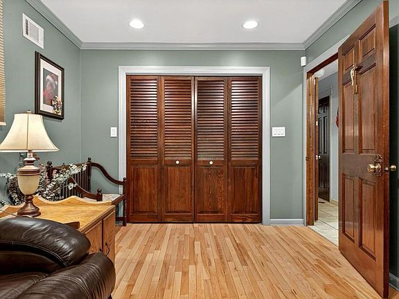 5th image of 62 W 57th St #1