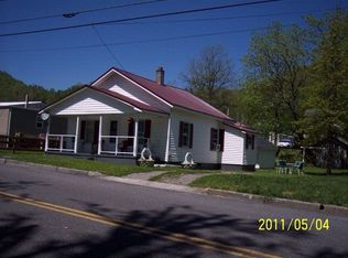 205 Lake Park Dr, Richlands, VA 24641