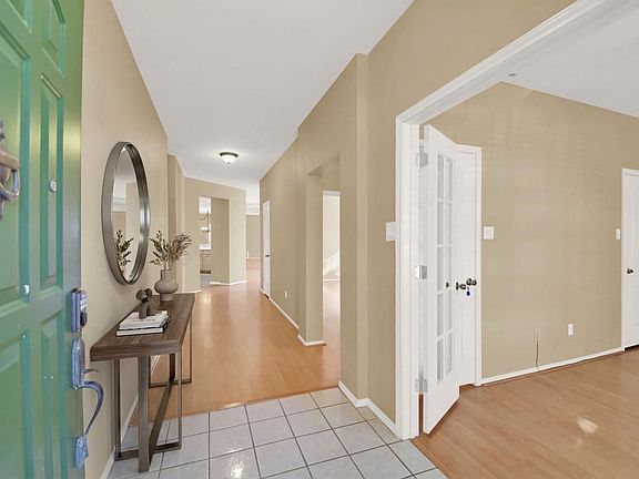 3rd image of 1030 Disraeli Cir