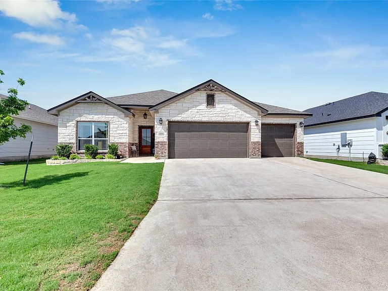 8508 Glade Dr — Photo 1