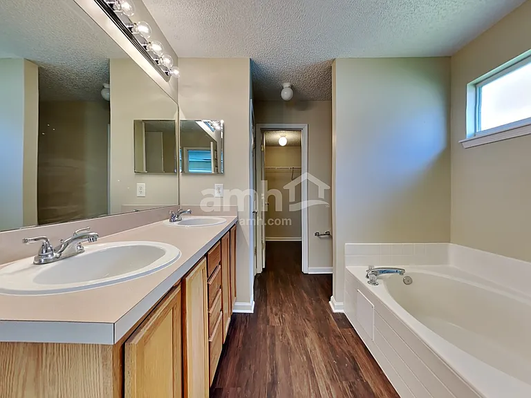 2523 Sandhaven Ct — Photo 11