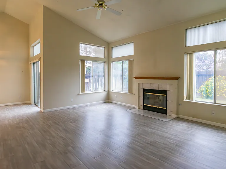 875 N Homsy Ave — Photo 11