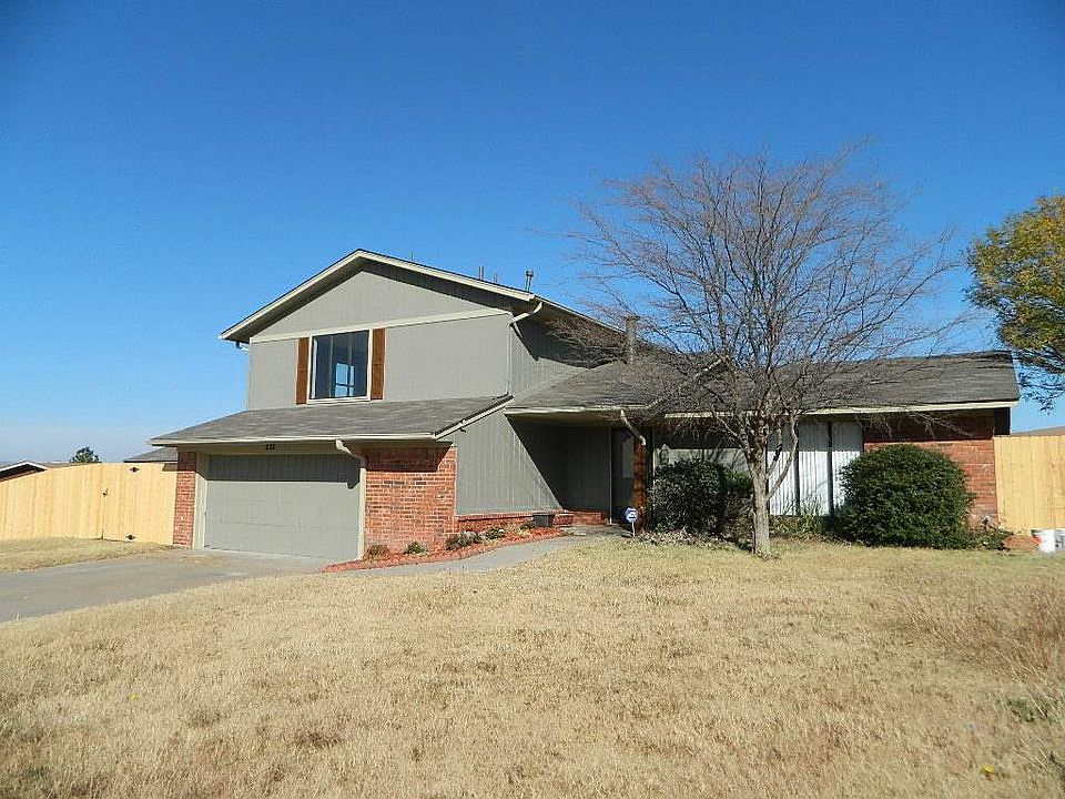 2nd image of 232 SW Crystal Hills Dr