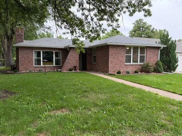 607 L St, Aurora, NE 68818