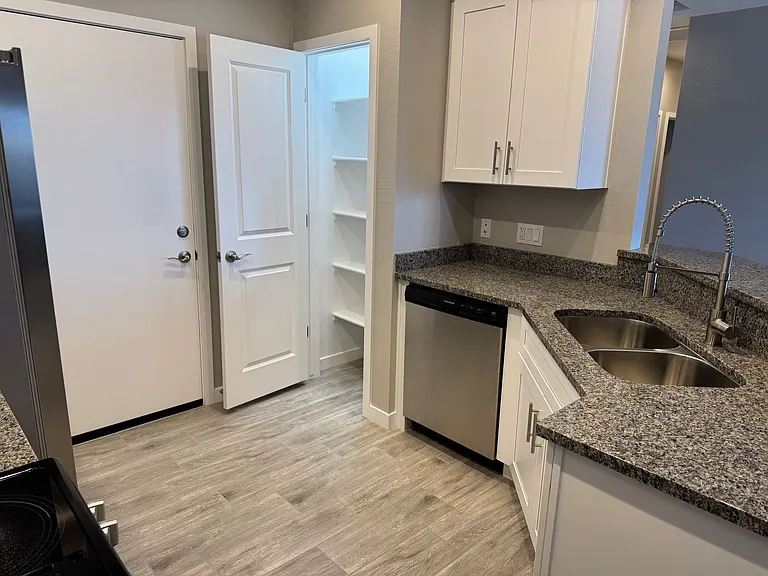 13271 S Lilac Cir #B — Photo 2