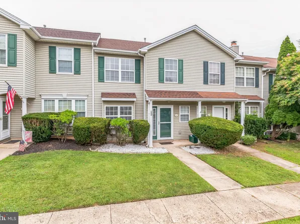 105 Hawthorne Ct, Collegeville, PA 19426