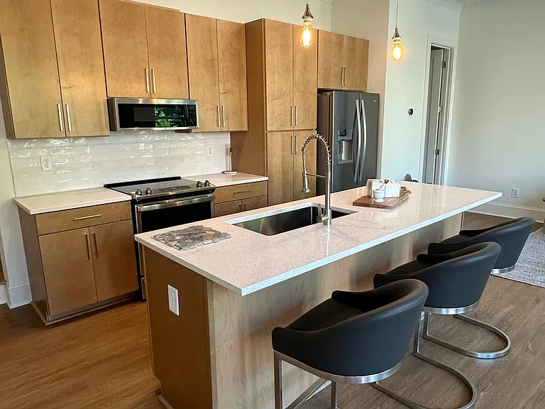 9058 Main St — Photo 3