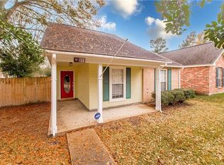311 Meadow Crossing Dr, Baton Rouge, LA 70820