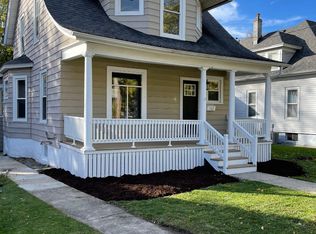 162 Perry St, Elgin, IL 60123