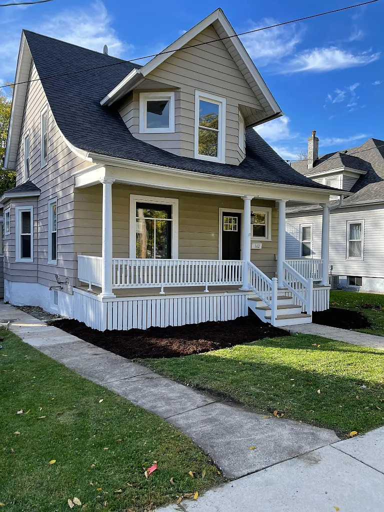 162 Perry St photo 1