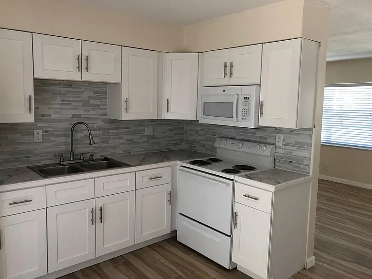 2215 Forest Dr — Photo 24