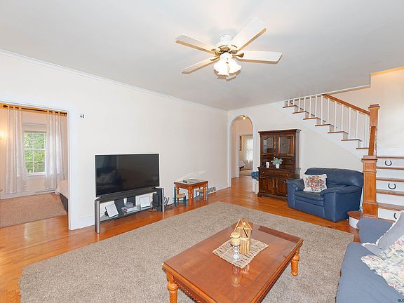 5th image of 18 Tait Ln