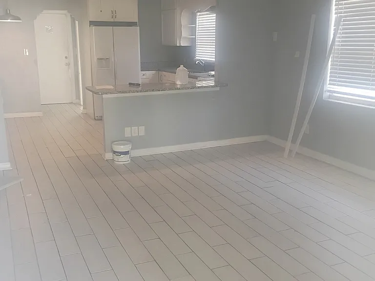 4921 N Suwanee Ave — Photo 2