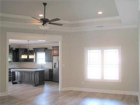 2nd image of 4464 Kenilworth Cir
