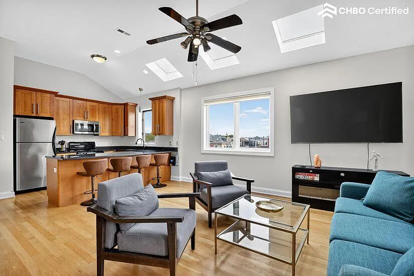 Furnished Condo Near Downtown Chicago — Photo 1