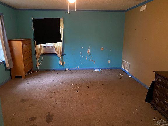 3rd image of 6208 Sarah Dr