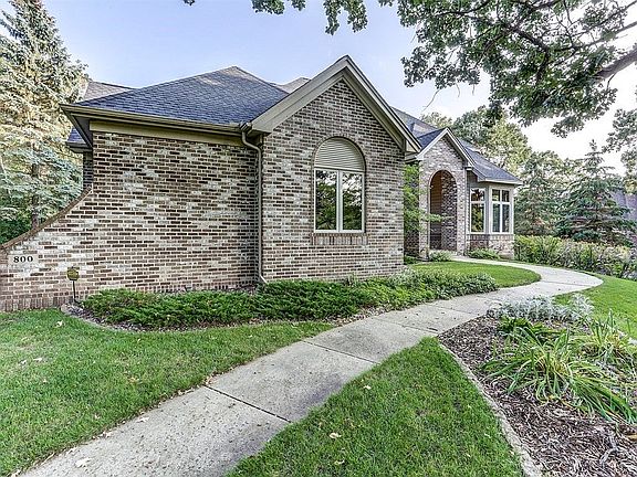 3rd image of 800 Great Oaks Ln