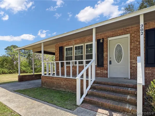 202 Mercer St, Red Springs, NC 28377