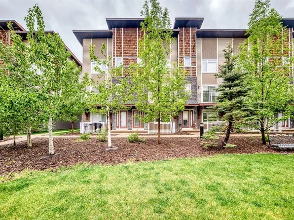 606 E Skyview Point Pl NE, Calgary, AB T3N 0L7