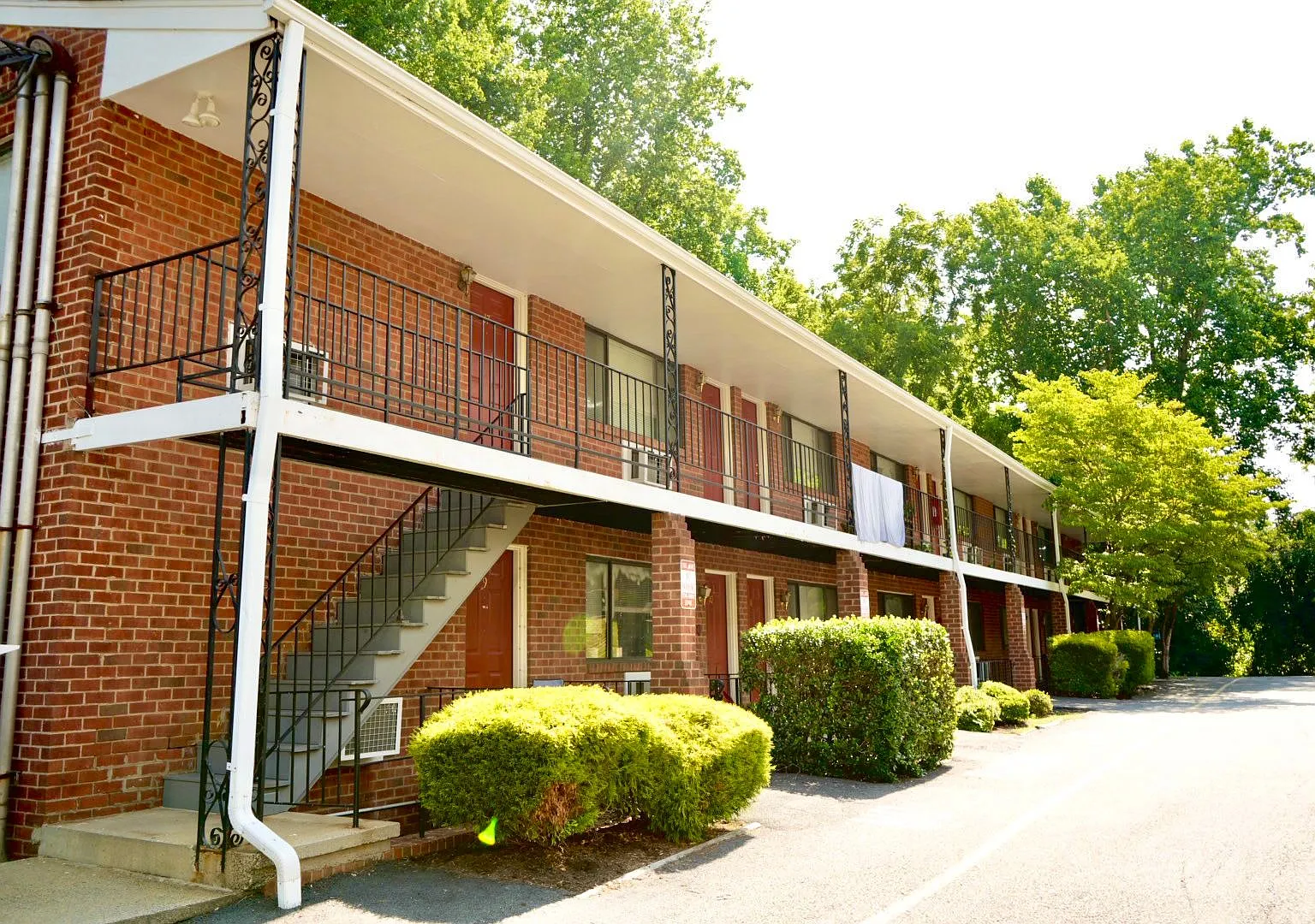 Lynnhaven Apartments — Photo 1