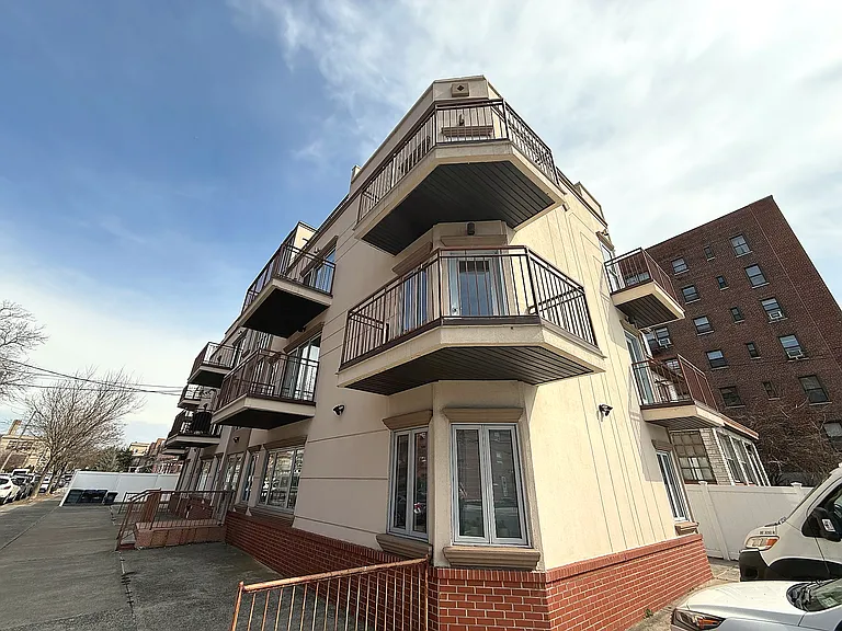 1901 Voorhies Ave #3 — Photo 8
