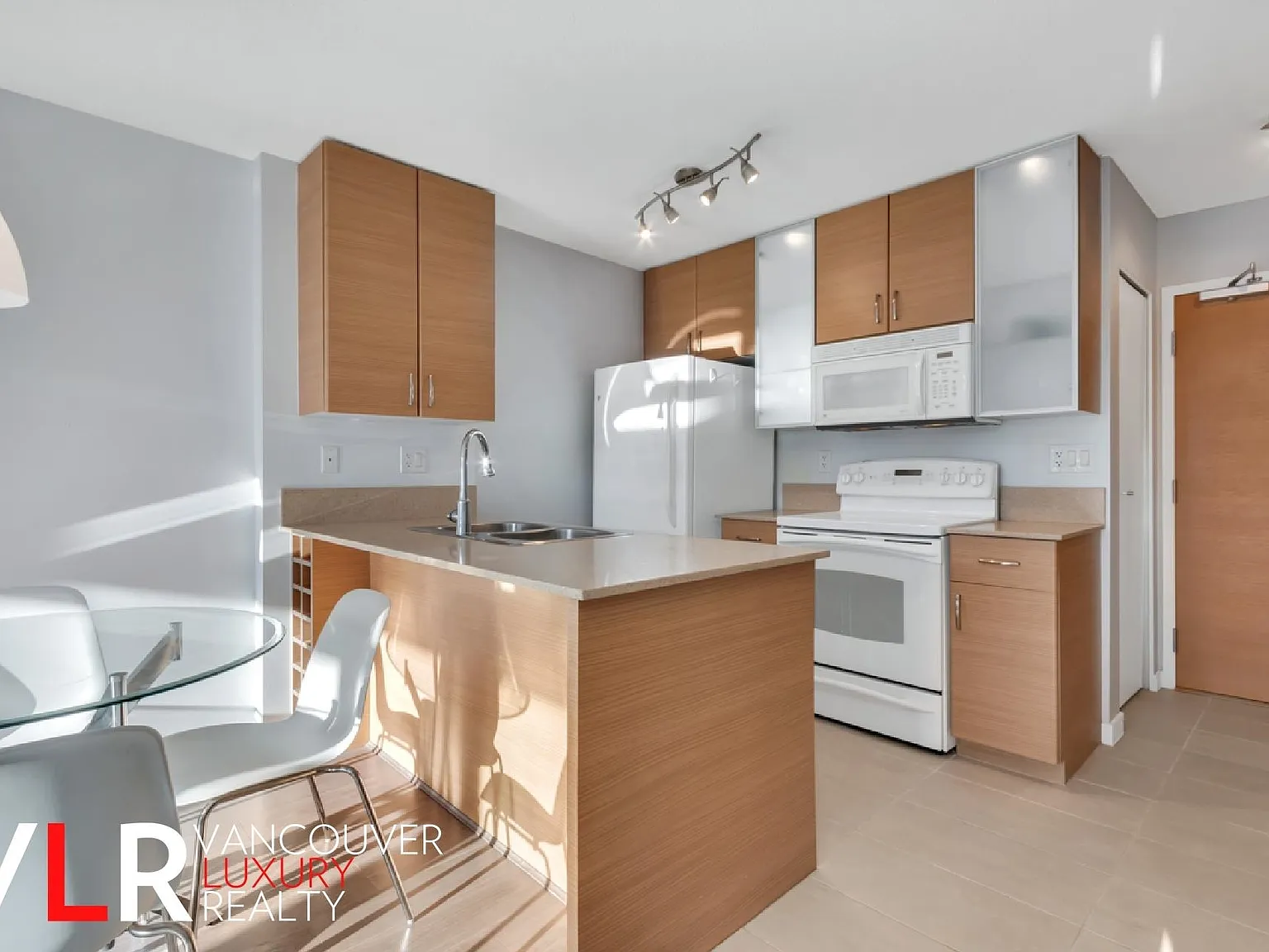 1 bed, 599 sqft, $2,595 — Photo 3