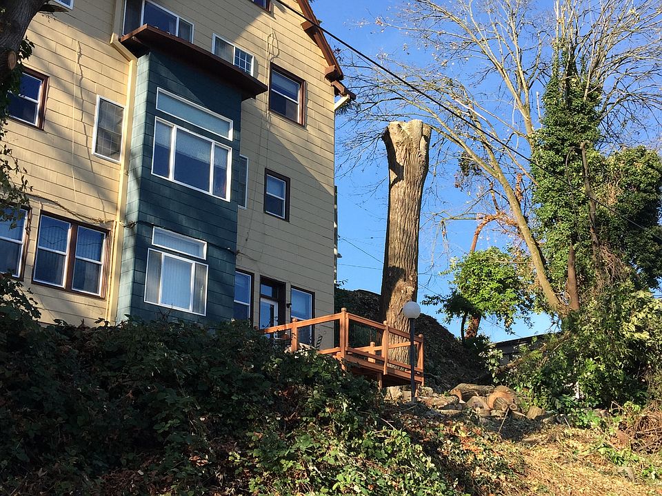 1st image of 2211 NE 50th St APT 11