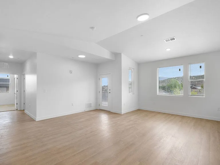 The Henley Apartments — Photo 18