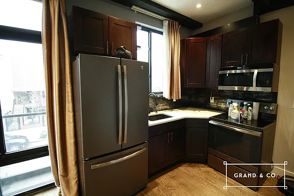 Rented by Grand & Co. | media 2