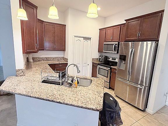 3rd image of 417 SW Kestor Dr