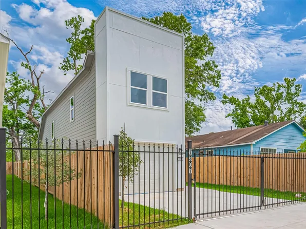 7307 W Knoll St, Houston, TX 77028