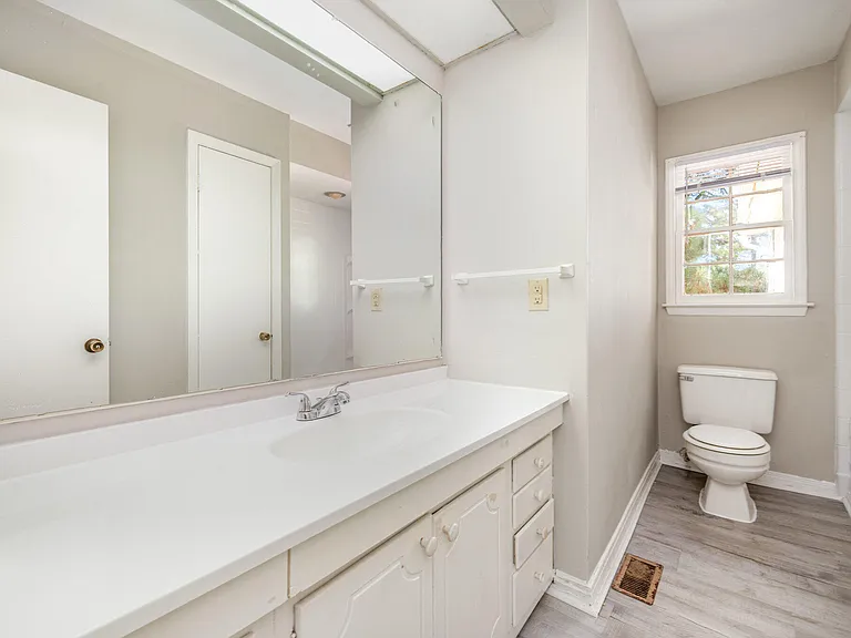 104 Deblyn Ct — Photo 10