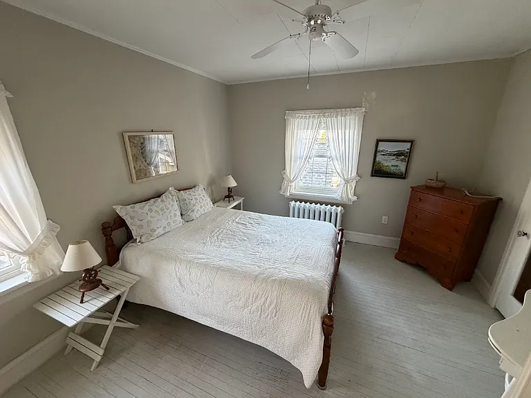 533 W Surf Rd — Photo 3