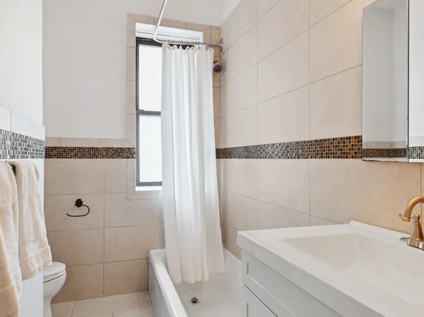 418 Central Park West image 6 of 8