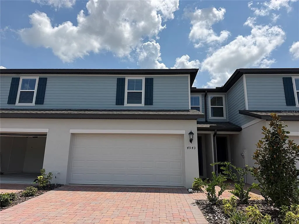 3 bed, 2.5 bath, 1566 sqft, $2,200 — Photo 1