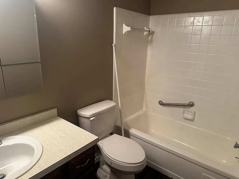 643 W Oak Terrace Dr #B — Photo 9