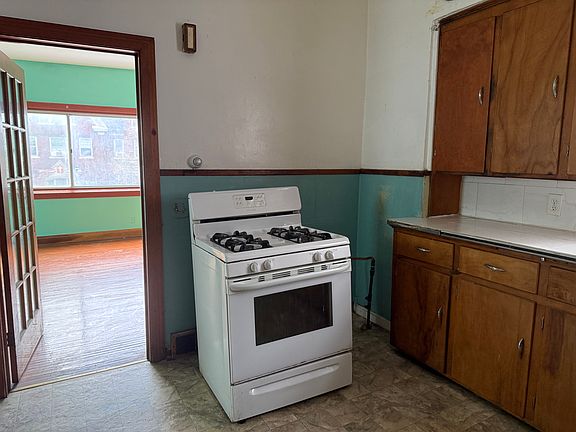 3rd image of 559 Fillmore Ave