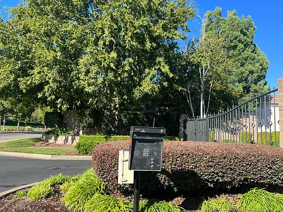 3rd image of 11779 Gold Parke Ln