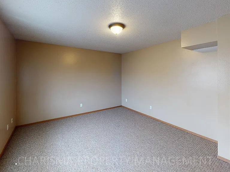 Teakwood Apartments — Photo 16
