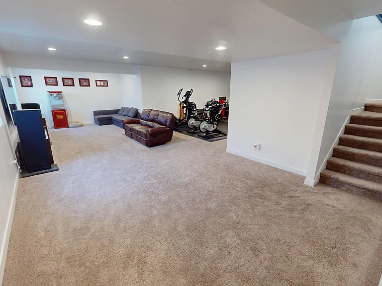 635 S Chan Dr E — Photo 21